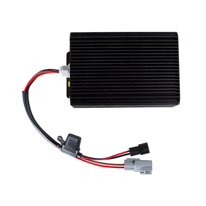 Modulo step down di tensione DC-DC per veicoli con carrello elevatore a ingresso ampio DC80V resistente all'olio antipolvere IP65 ad alta efficienza