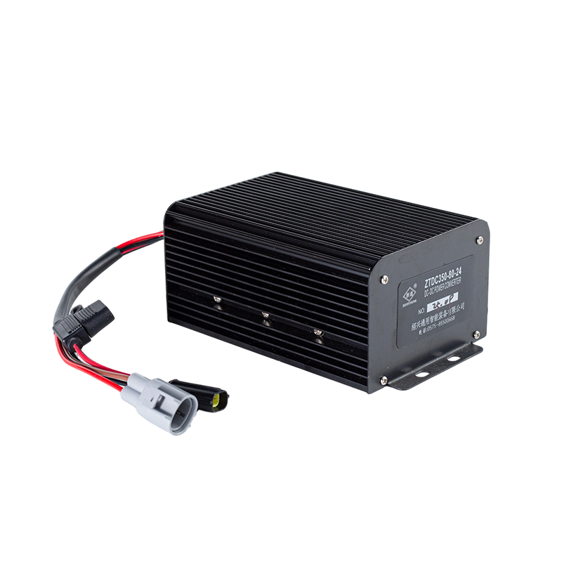 Modulo step down di tensione DC-DC per veicoli con carrello elevatore a ingresso ampio DC80V resistente all'olio antipolvere IP65 ad alta efficienza