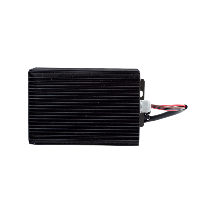 Modulo step down di tensione DC-DC per veicoli con carrello elevatore a ingresso ampio DC80V resistente all'olio antipolvere IP65 ad alta efficienza